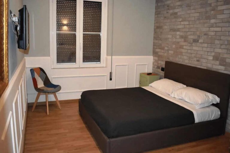 BRICK HOUSE 1 768x512