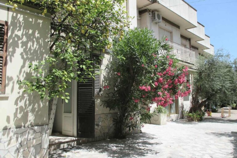 HOTEL GARDEN 1 768x512